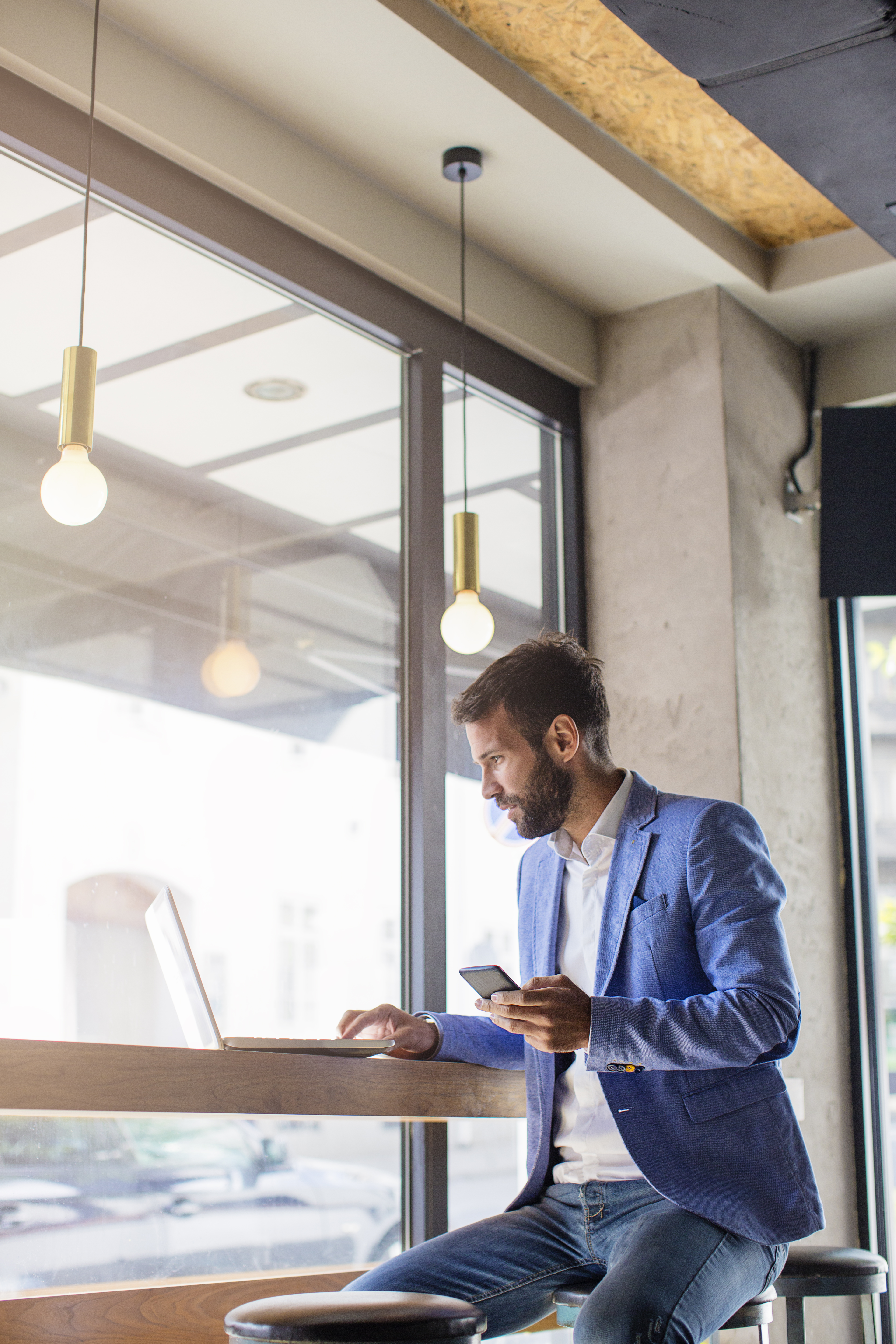 Handsome businessman working on a coffee break